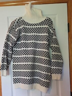 Ann Taylor Black and Cream Patterned Turtleneck Sweater